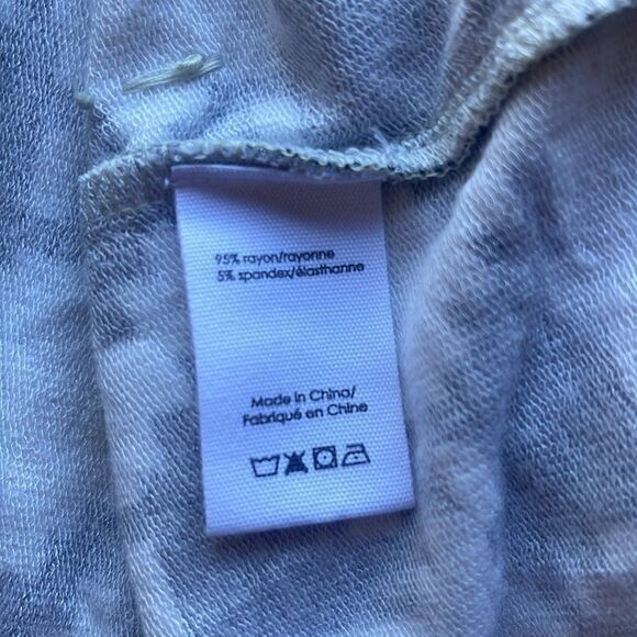 Its Simpli Zen turtleneck cream/Black super Soft Like New PTP 20’L25’ L - Picture 4 of 7